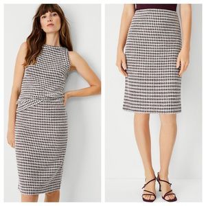 Ann Taylor XXSP Houndstooth Knit Pencil Skirt